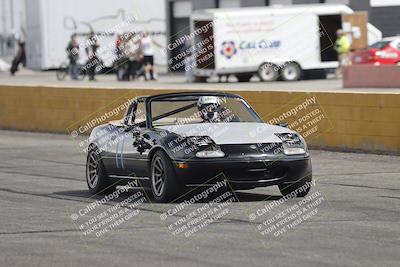 media/Jun-01-2025-CalClub SCCA (Sun) [[eae223c5dd]]/Group 1/Track Event (Front Straight)/